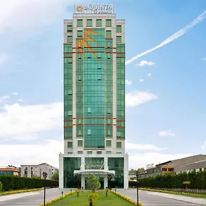 5* מלון La Quinta By Wyndham Gunesli